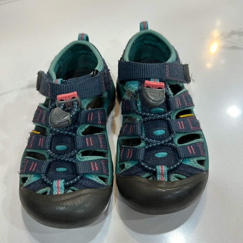 VGUC Keen sandals